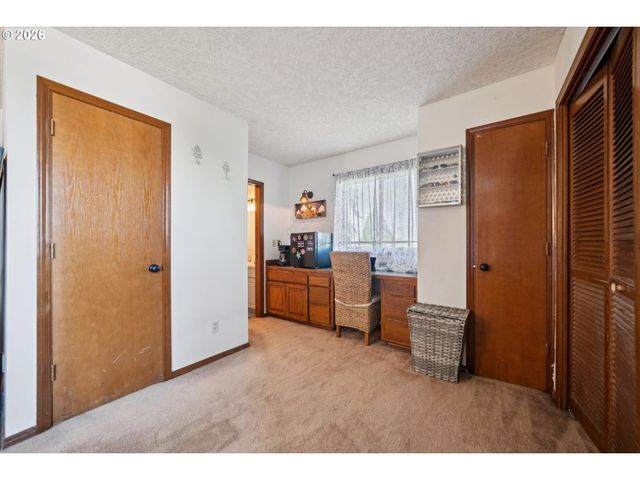 22470 Se NAOMI Dr, Damascus, OR 97089