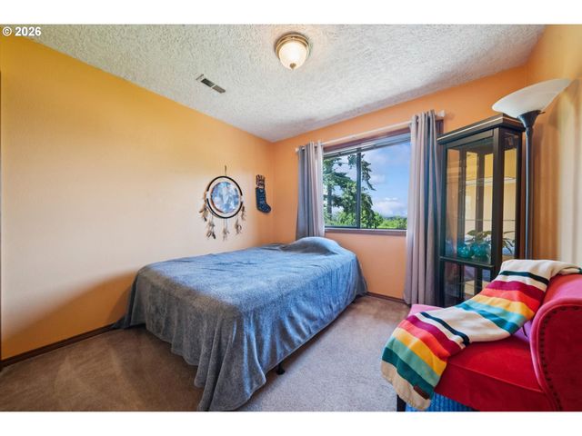 22470 Se NAOMI Dr, Damascus, OR 97089