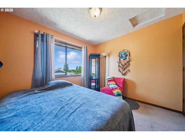 22470 Se NAOMI Dr, Damascus, OR 97089