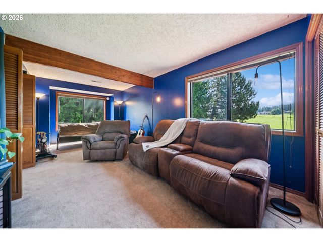22470 Se NAOMI Dr, Damascus, OR 97089
