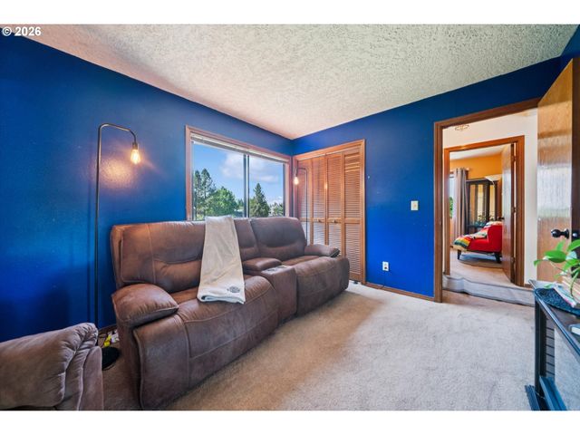 22470 Se NAOMI Dr, Damascus, OR 97089