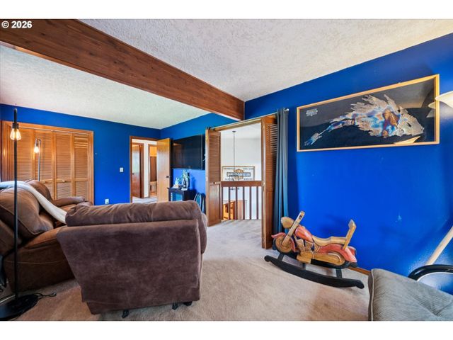 22470 Se NAOMI Dr, Damascus, OR 97089