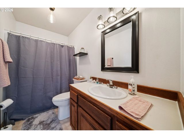 22470 Se NAOMI Dr, Damascus, OR 97089