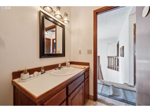 22470 Se NAOMI Dr, Damascus, OR 97089