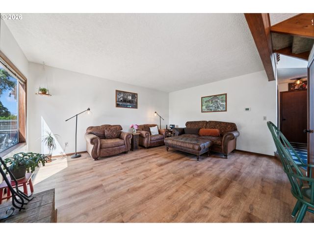 22470 Se NAOMI Dr, Damascus, OR 97089