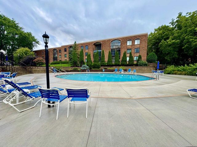 6302 Mineral Point Road #213, Madison, WI 53705