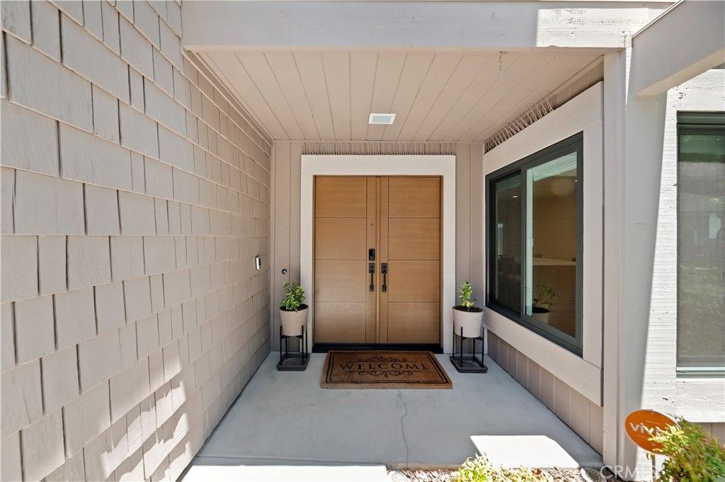 Image 3 of property listing at 169 S Stonebrook #16, Orange, CA 92869