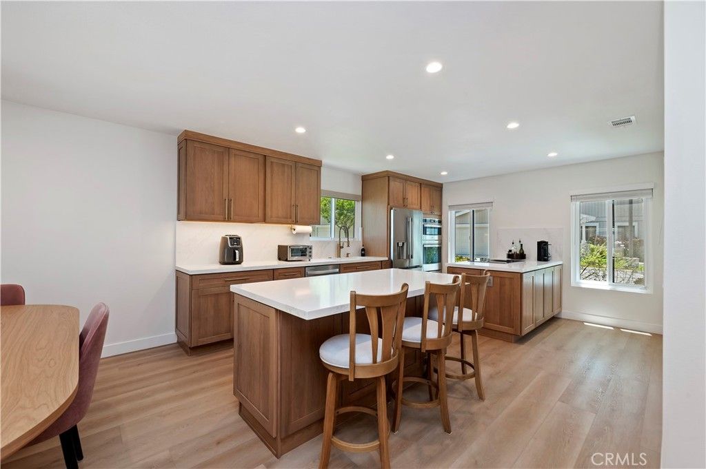 Image 4 of property listing at 169 S Stonebrook #16, Orange, CA 92869