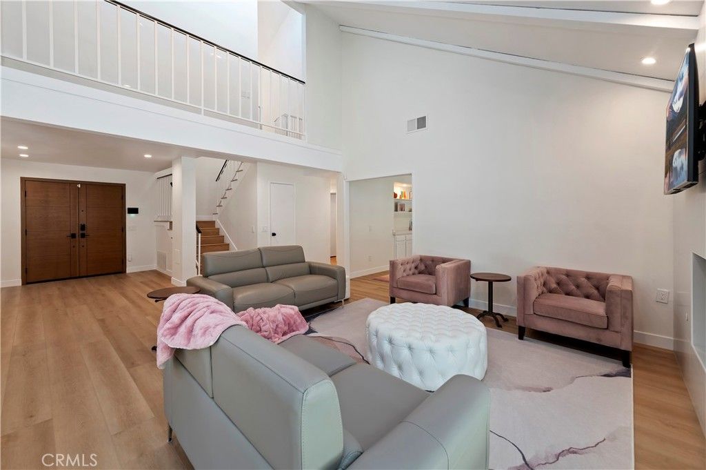 Image 6 of property listing at 169 S Stonebrook #16, Orange, CA 92869