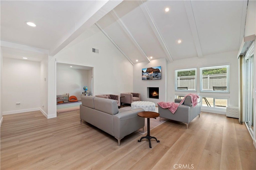 Image 7 of property listing at 169 S Stonebrook #16, Orange, CA 92869