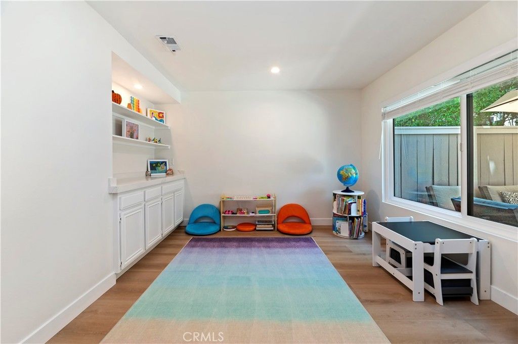 Image 8 of property listing at 169 S Stonebrook #16, Orange, CA 92869