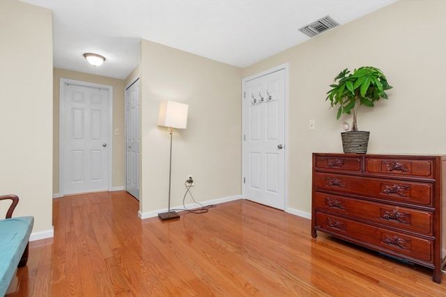 1210 Vfw Pkwy 12, Boston, MA 02132