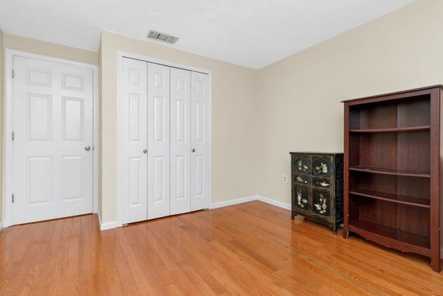 1210 Vfw Pkwy 12, Boston, MA 02132