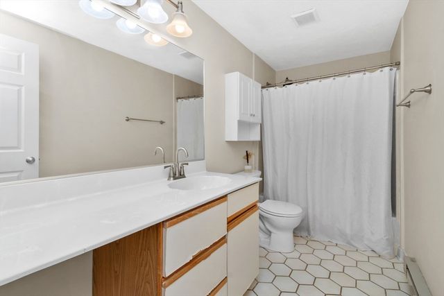 1210 Vfw Pkwy 12, Boston, MA 02132