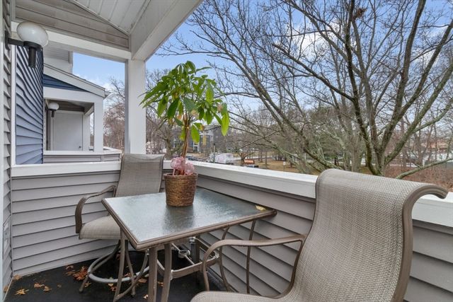 1210 Vfw Pkwy 12, Boston, MA 02132