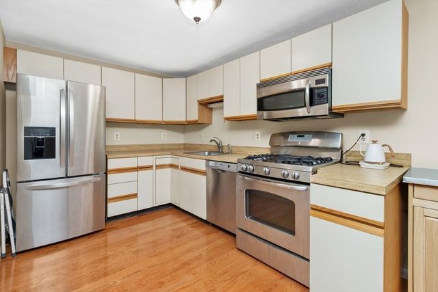 1210 Vfw Pkwy 12, Boston, MA 02132