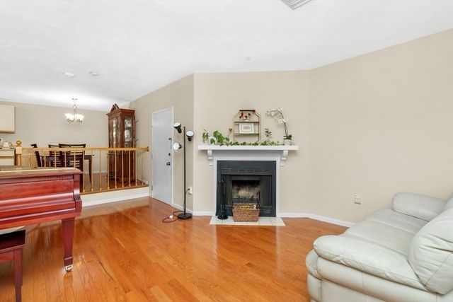 1210 Vfw Pkwy 12, Boston, MA 02132