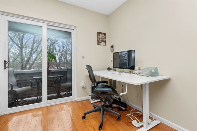 1210 Vfw Pkwy 12, Boston, MA 02132