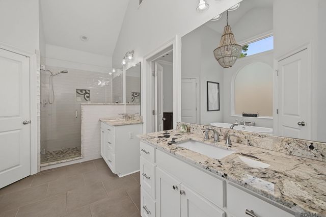 8812 Wildwood Dr, Denham Springs, LA 70706