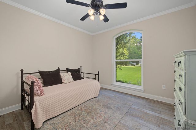 8812 Wildwood Dr, Denham Springs, LA 70706
