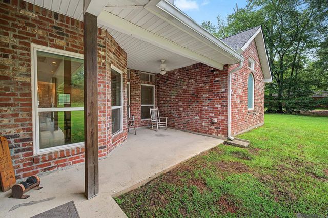 8812 Wildwood Dr, Denham Springs, LA 70706