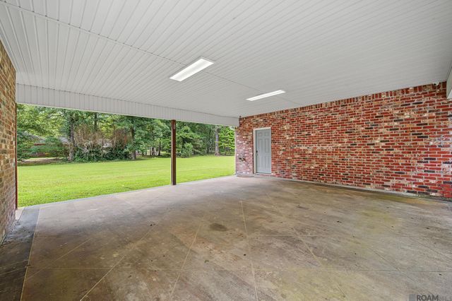 8812 Wildwood Dr, Denham Springs, LA 70706