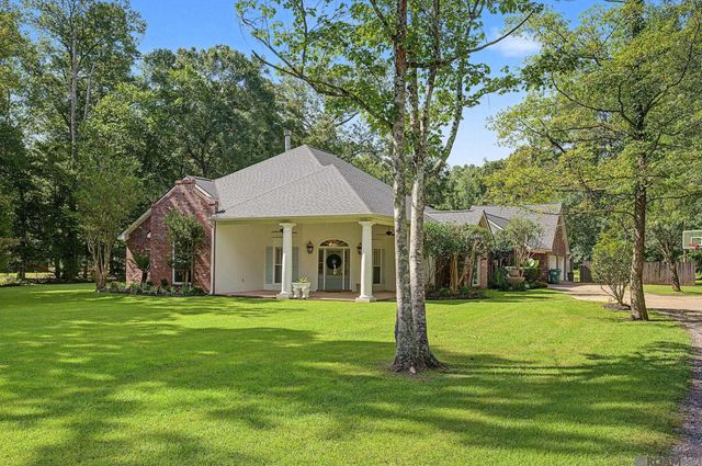 8812 Wildwood Dr, Denham Springs, LA 70706