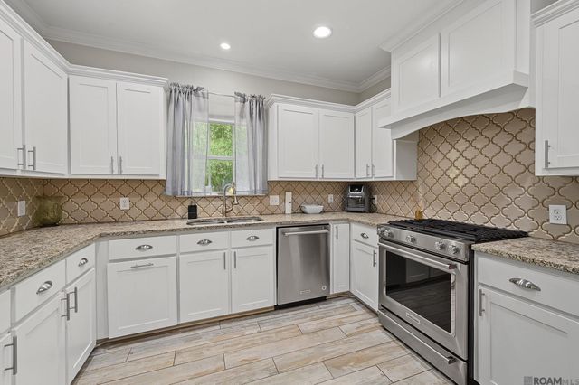 8812 Wildwood Dr, Denham Springs, LA 70706