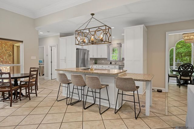 8812 Wildwood Dr, Denham Springs, LA 70706