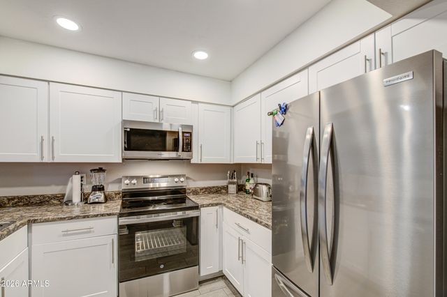 916 S HACIENDA Drive A, Tempe, AZ 85281
