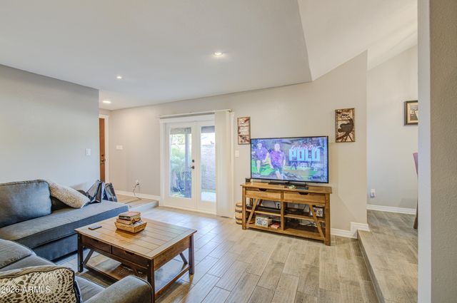 916 S HACIENDA Drive A, Tempe, AZ 85281