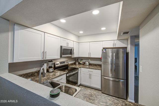 916 S HACIENDA Drive A, Tempe, AZ 85281