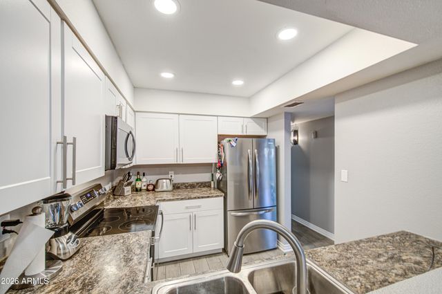 916 S HACIENDA Drive A, Tempe, AZ 85281