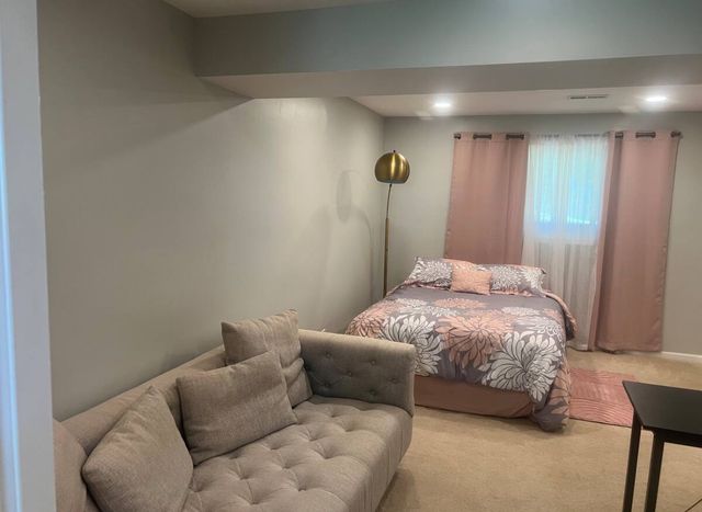 325 Rockhurst Road, Bolingbrook, IL 60440