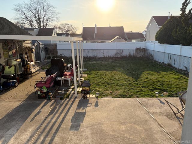 2526 S Saint Marks Avenue, Bellmore, NY 11710