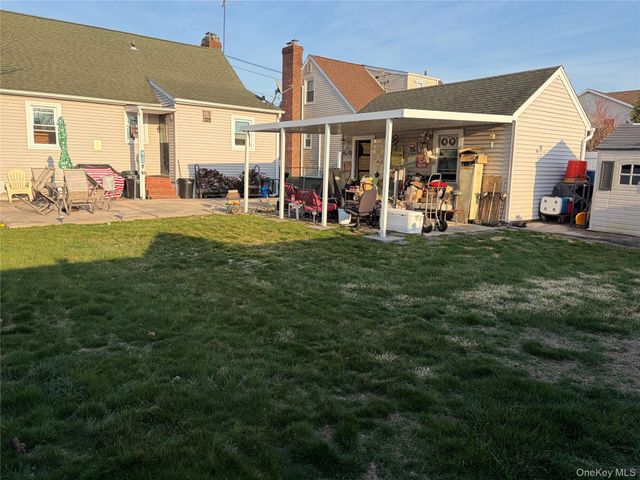 2526 S Saint Marks Avenue, Bellmore, NY 11710