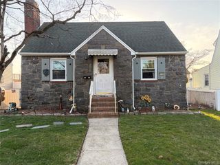 2526 S Saint Marks Avenue, Bellmore, NY 11710