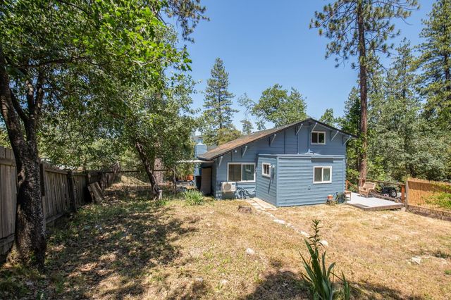 43191 W Sugar Pine Drive, Oakhurst, CA 93644