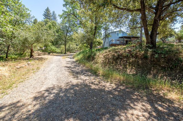 43191 W Sugar Pine Drive, Oakhurst, CA 93644