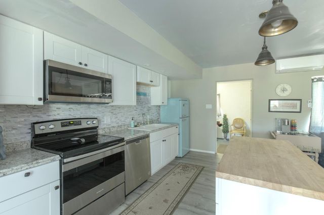 43191 W Sugar Pine Drive, Oakhurst, CA 93644