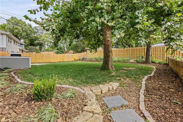 5657 W 50th Street, Mission, KS 66202