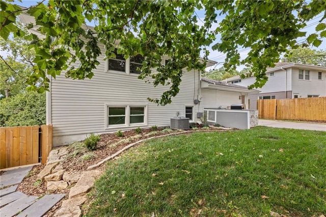 5657 W 50th Street, Mission, KS 66202