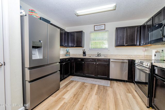 6110 SANDS POINTE Drive, Macclenny, FL 32063