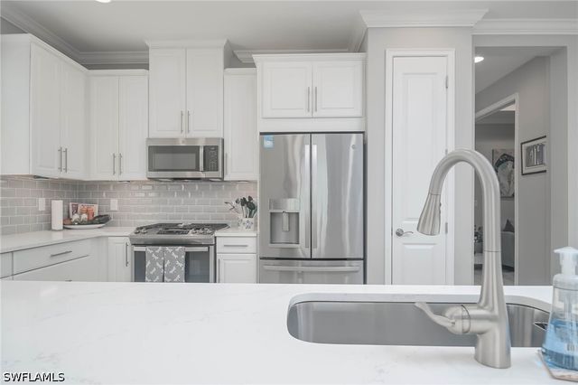 8013 Calle Canovas CT, Naples, FL 34114
