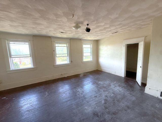 1651 Syracuse AVE, Roanoke, VA 24017