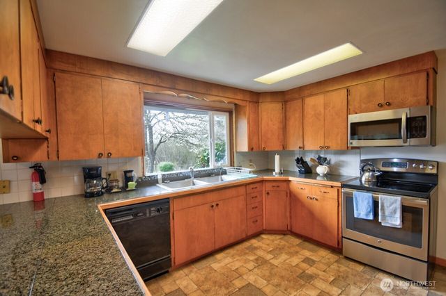 11202 Littlerock Road SW, Olympia, WA 98512