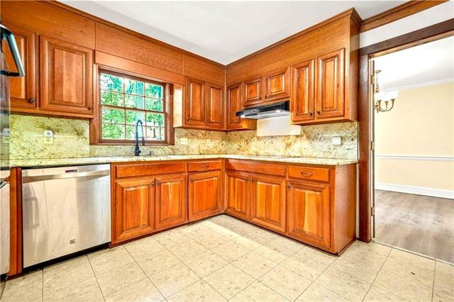 574 Hickory Hills Court, Stone Mountain, GA 30083