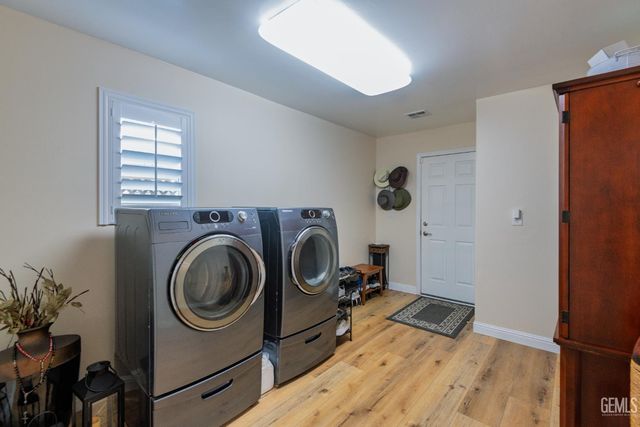 11512 Indian Hawthorne Street, Bakersfield, CA 93311