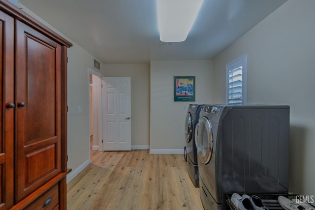 11512 Indian Hawthorne Street, Bakersfield, CA 93311