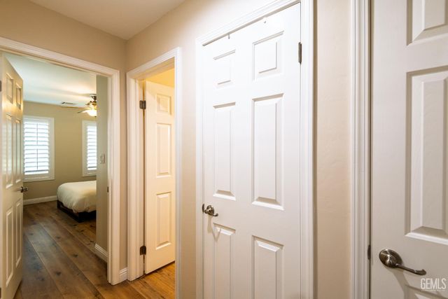 11512 Indian Hawthorne Street, Bakersfield, CA 93311